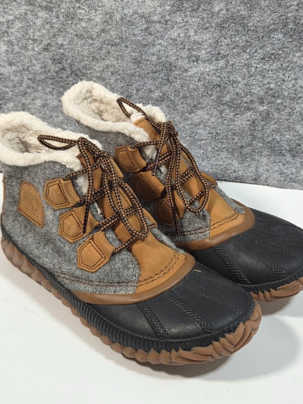 Sorel Winter Boots Women 7.5 Black Gray Leather Wool Lace Up Snow Boots